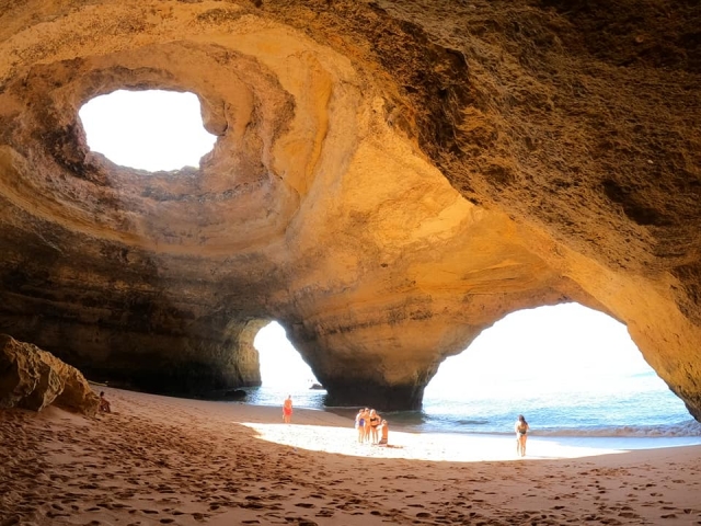  All'interno dell'Algar de Benagil 