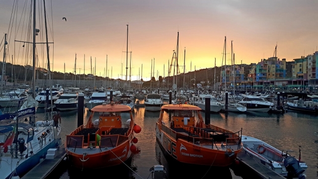 Der Hafen bei Sonnenuntergang 