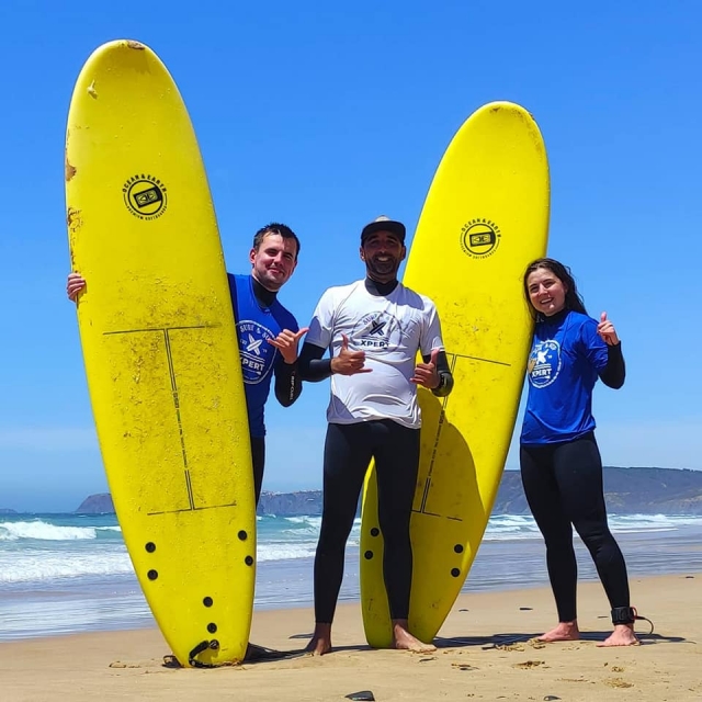 Surfe com os nossos instrutores 