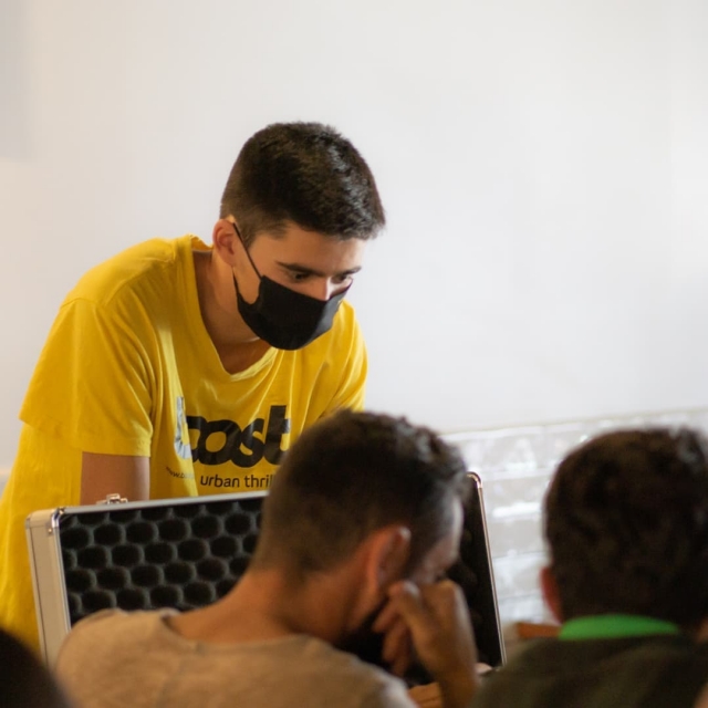 Monitor explicando escape room