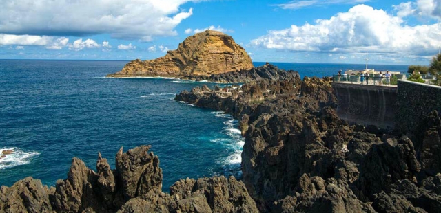 Acantilados rocosos del oeste de madeira