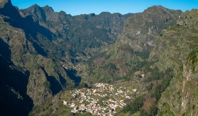  Aldeia entre os vales