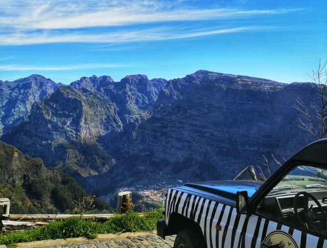  Avec vue sur la montagne