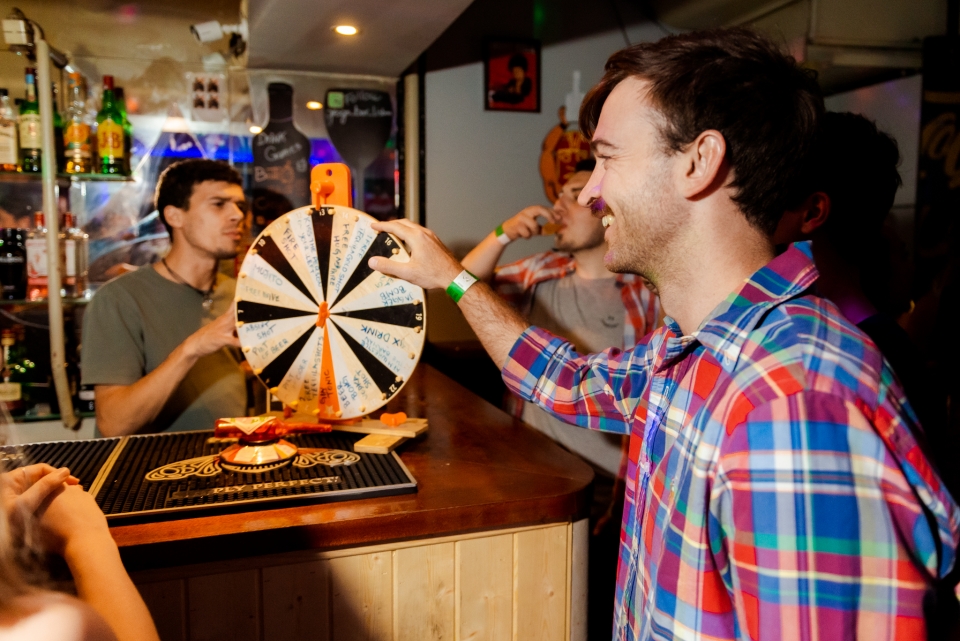  Enjoy the different tests during the party 