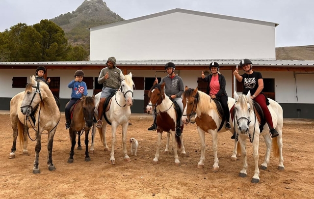  Gruppenfoto der Arena des Reitzentrums