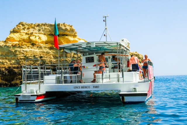  Il nostro catamarano per la pesca