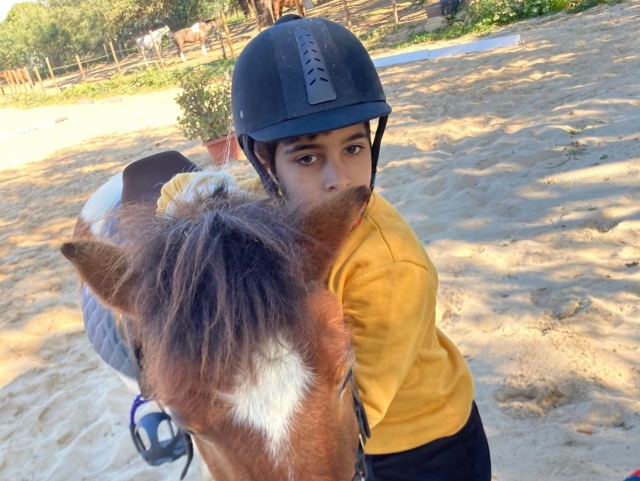 Con nuestras actividades, los pequeños desarrollan el amor por los equinos