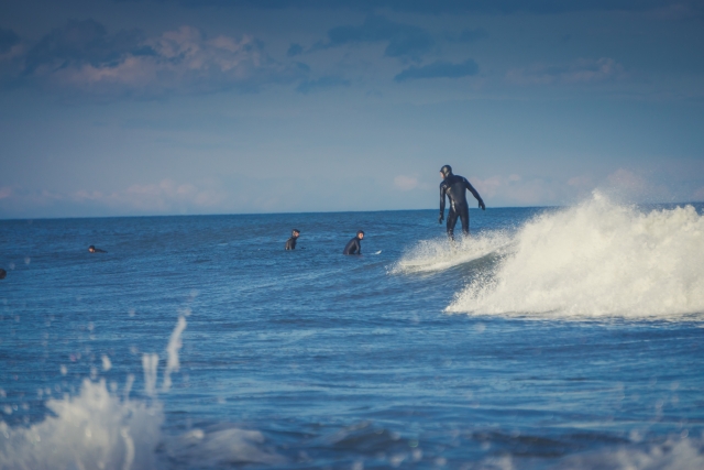  Prendere le onde mentre si fa surf 