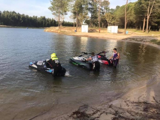  Jetskis im Santo Estevão-See 