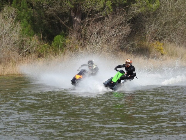  Wasserspritzen mit den Jetskis 