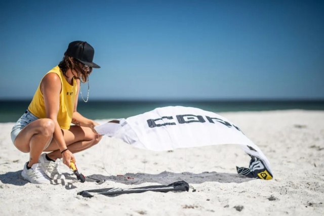  Setting up kitesurfing equipment 