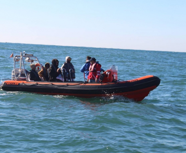  Ein Boot mit ausreichend Kapazität, das den Atlantik überquert. 