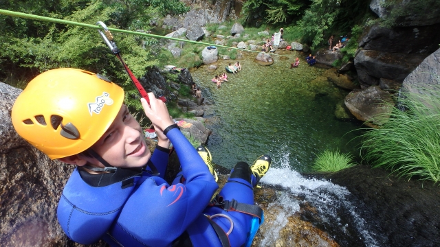  Bereit zum Sprung ins Naturwasserbecken 