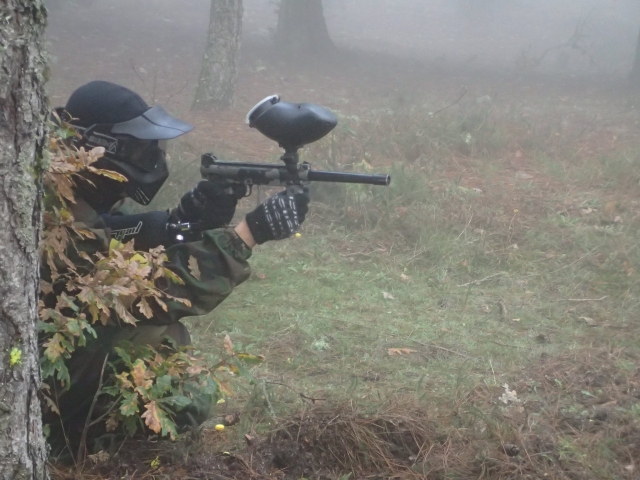  Focando no visor da arma para acertar o tiro 