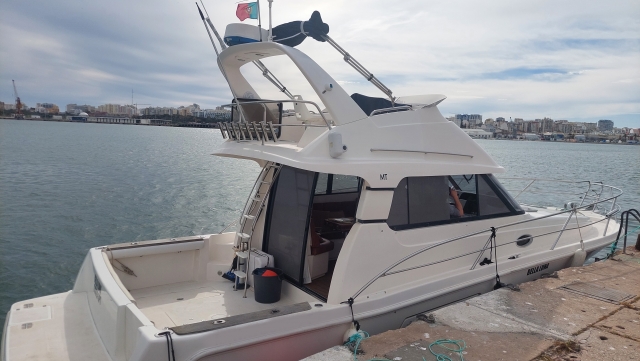 Barco pronto para pescar 