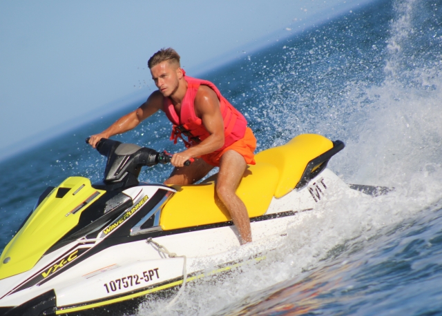  Jet skis 
