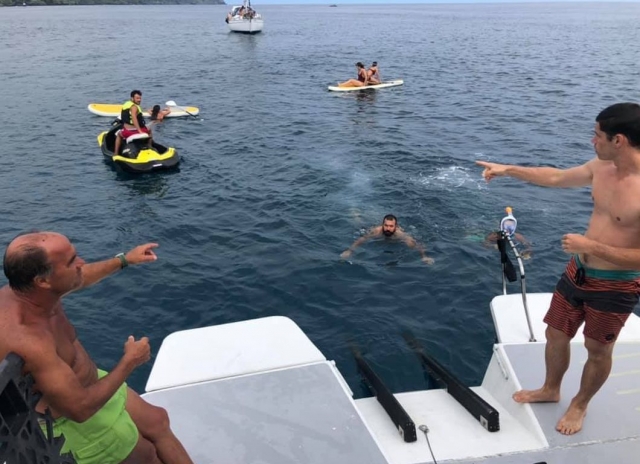  Uno sport acquatico in mare 