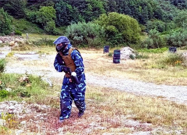  跑过彩弹战场 