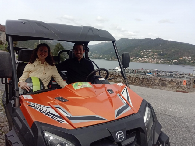  Subir nos nossos buggies de dois lugares 