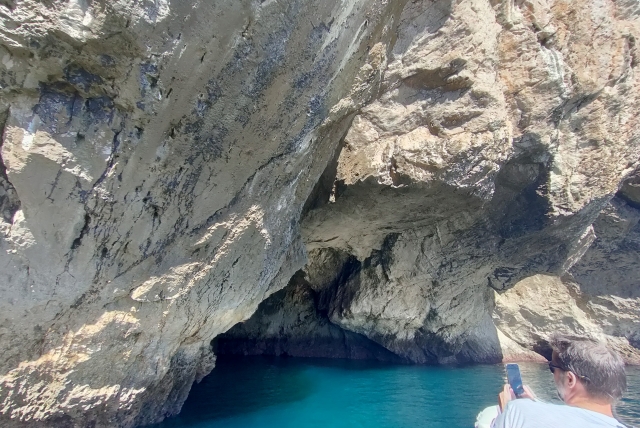  Boat Tour for the Sesimbra Caves 