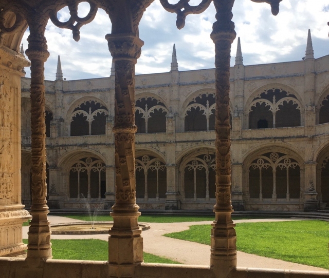  Pátio do Mosteiro dos Jerónimos de Belém 