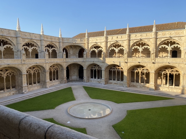  Vista panorâmica do claustro do Mosteiro dos Jerónimos