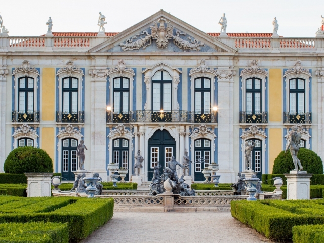  Facciata del palazzo barocco 