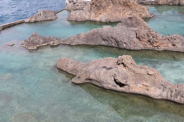  Formazioni vulcaniche nelle piscine naturali