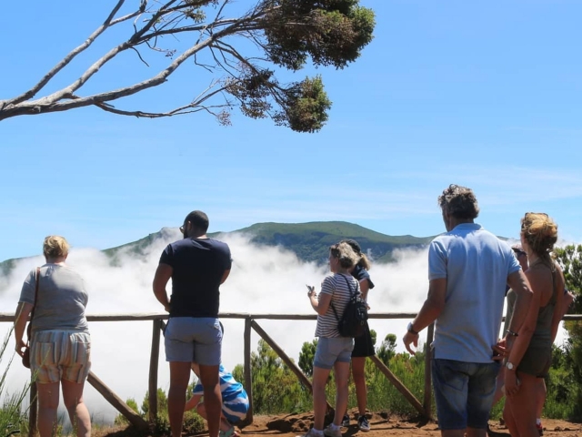 Contemplando las vistas de los picos