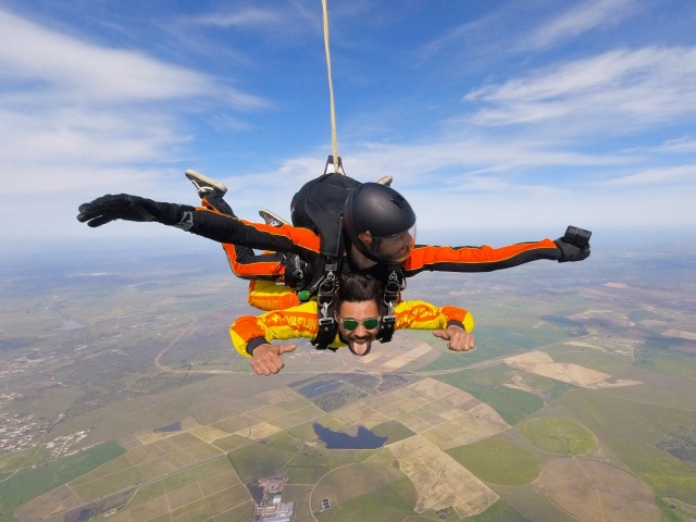 Salto tandem de paraquedas 