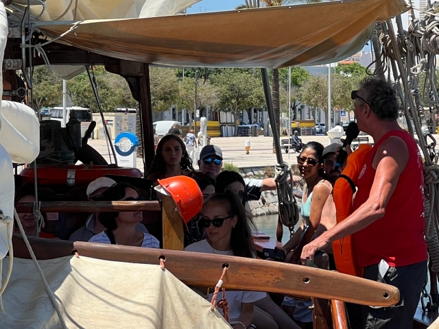 Listos para la ruta en barco pirata