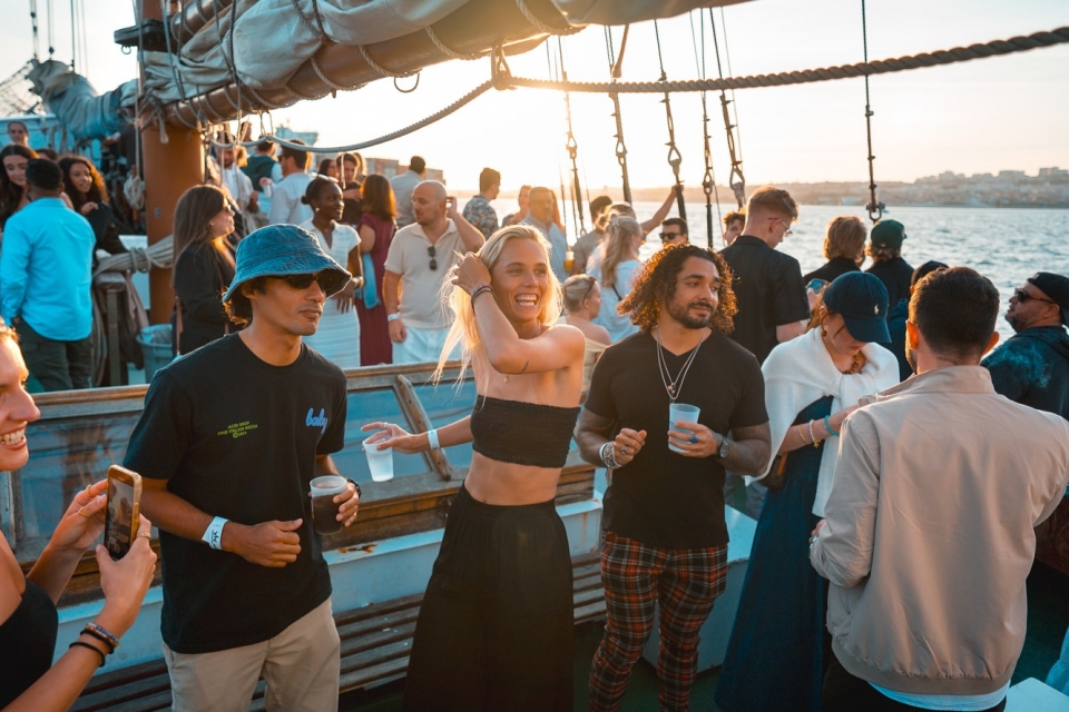  Fiesta en barco en Lisboa 