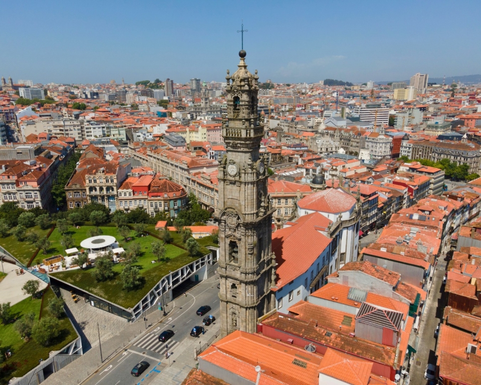  Kirche, Turm und Museum 