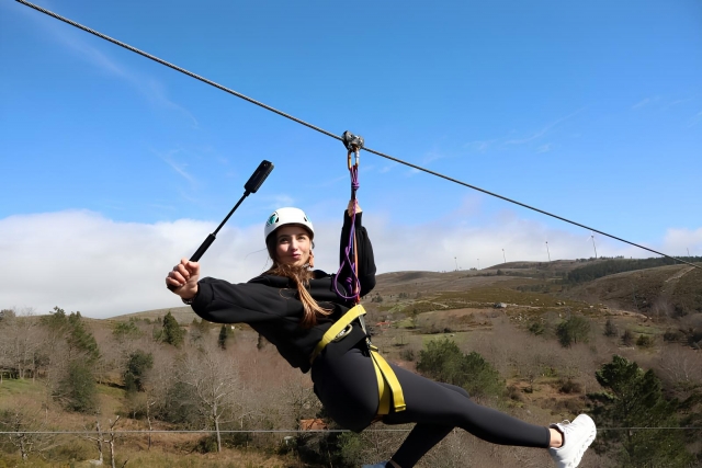 Discesa con la zip line a Branda da Aveleira, 1 min