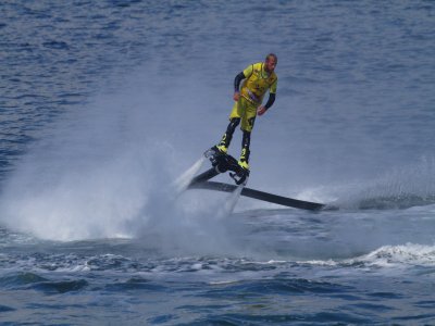 Sessione di flyboard a Ibiza 15 minuti Iniziazione