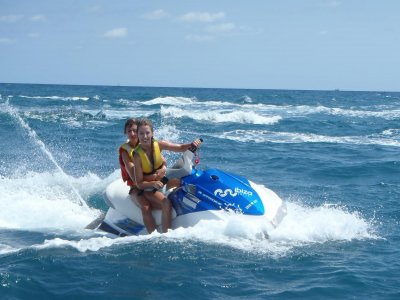 Sessione di moto d'acqua e flyboard a Ibiza