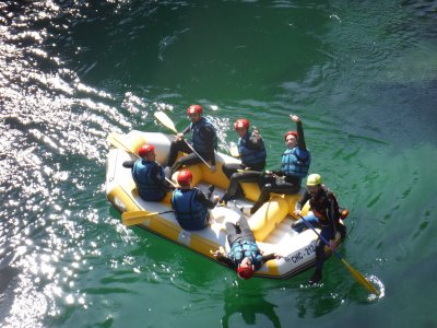 Extreme rafting on the Cares river with photos and picnic