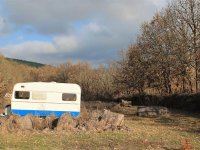 Escenario de paintball con caravana