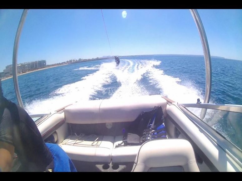 Lección de wakeboard para 2 en Mallorca 3 horas desde 280€