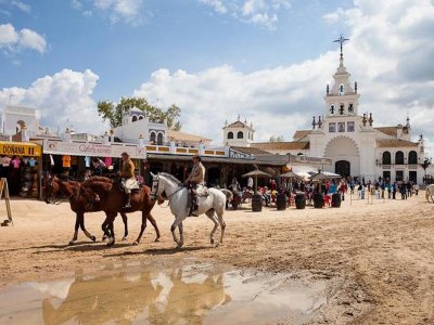 Percurso de cavalgada panorâmica de 1h na vila de El Rocío