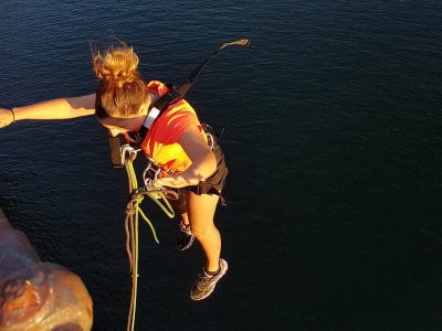 Salto de puenting en Salamanca y vídeo HD gratis