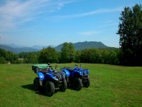  Quads à deux places sur le terrain