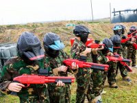  Tout le monde prêt à jouer au paintball 