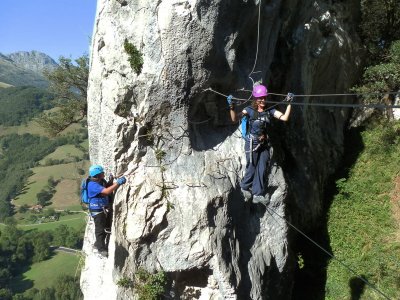 Klettersteig für Schulen in Comarca de Asón 2h