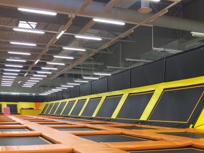 Parque infantil de camas elásticas en Zaragoza 1 h