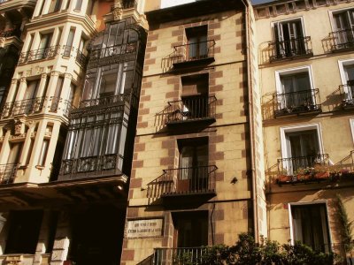 Visita al Madrid de Pérez Galdós, grupo escolar