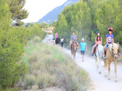 Balade à cheval à Tibi et hébergement en maison rurale