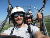 Volando en paramotor con el piloto