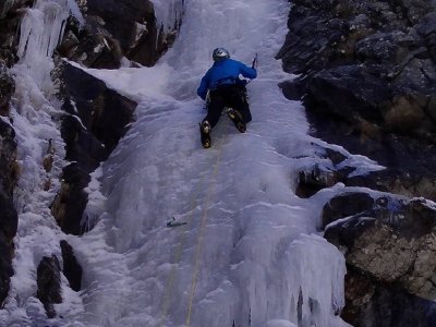 Curso de escalada en hielo en Pirineo iniciación