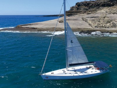 Alquiler de barco con patrón en Adeje 3 horas